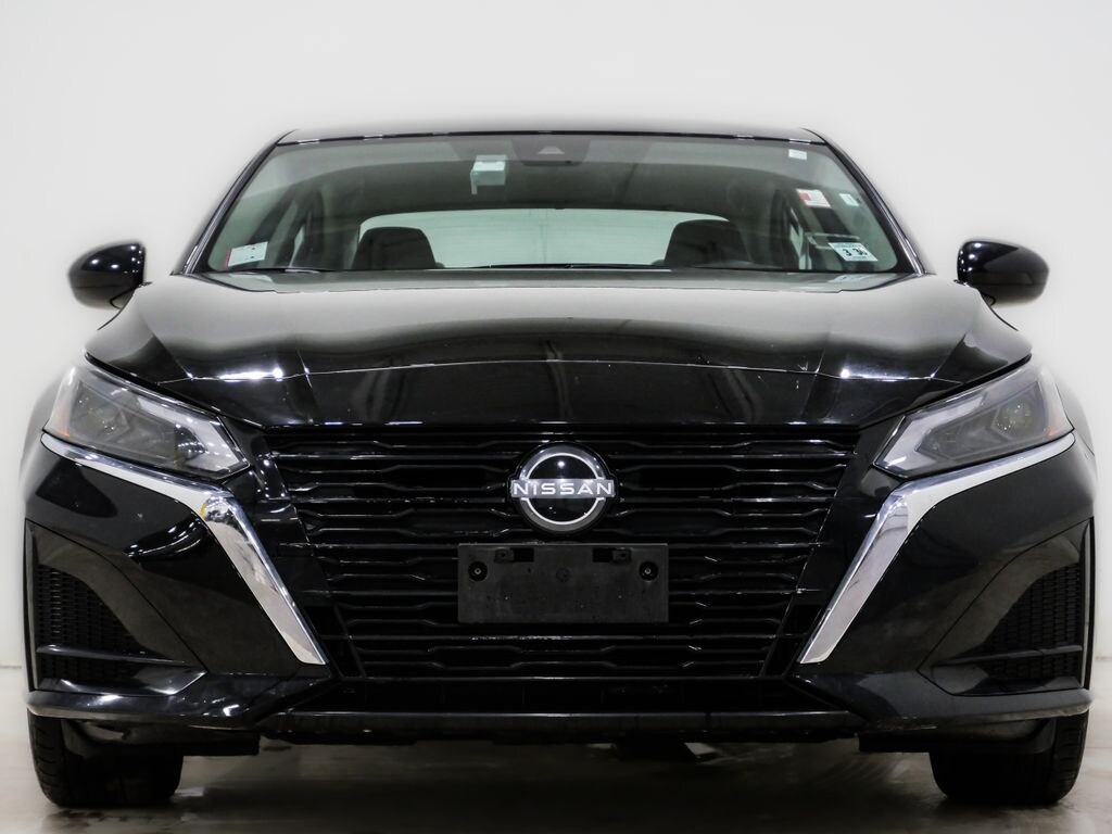 Used 2023 Nissan Altima 2.5 SV Sedan