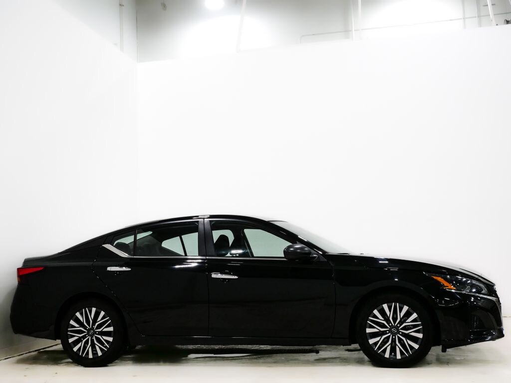 Used 2024 Nissan Altima 2.5 SV Sedan