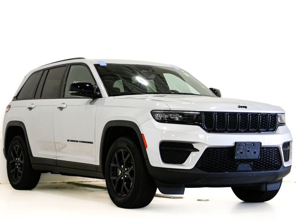 Used 2024 Jeep Grand Cherokee Altitude SUV
