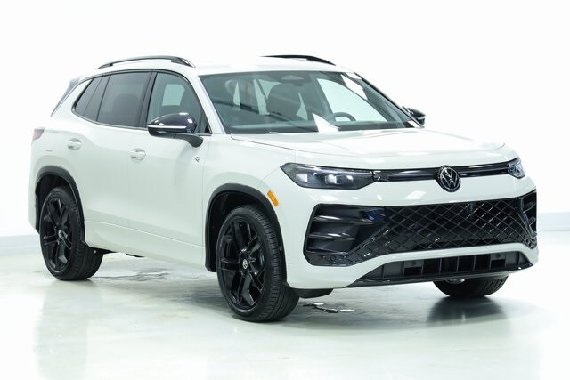 2026 Volkswagen Tiguan SE R-Line Black photo 2