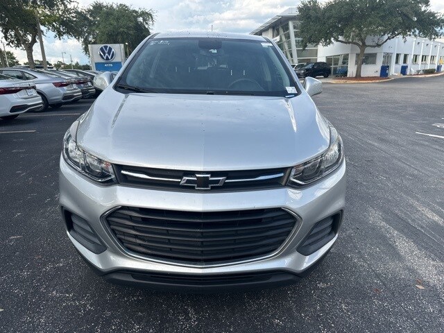 2022 Chevrolet Trax LS photo 2