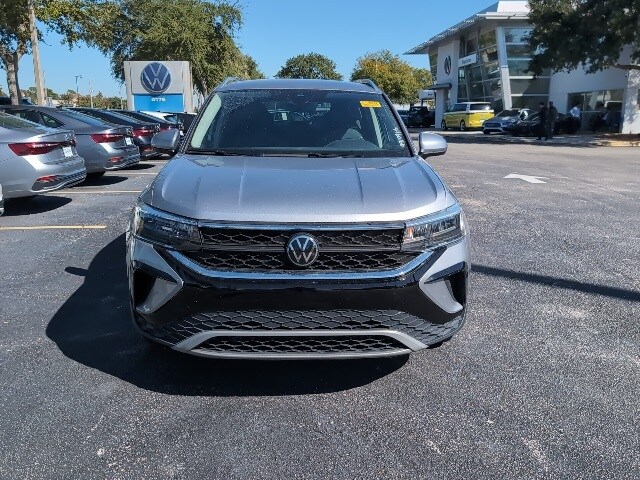 2024 Volkswagen Taos SE photo 2