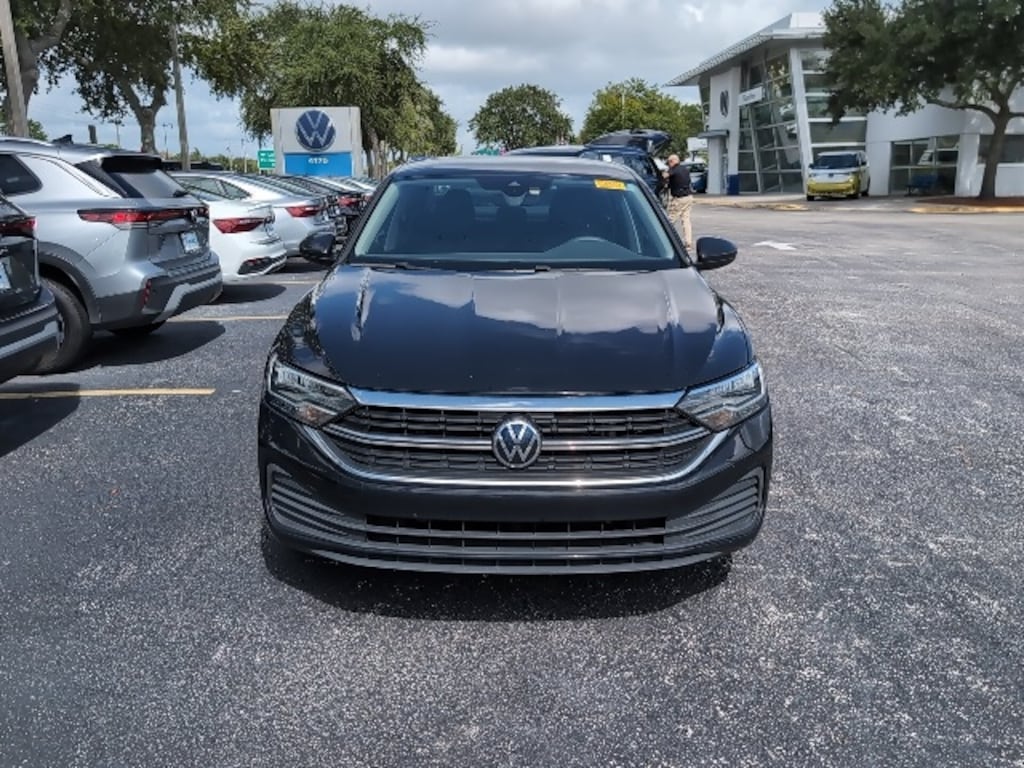 Certified 2022 Volkswagen Jetta 1.5T SE Sedan