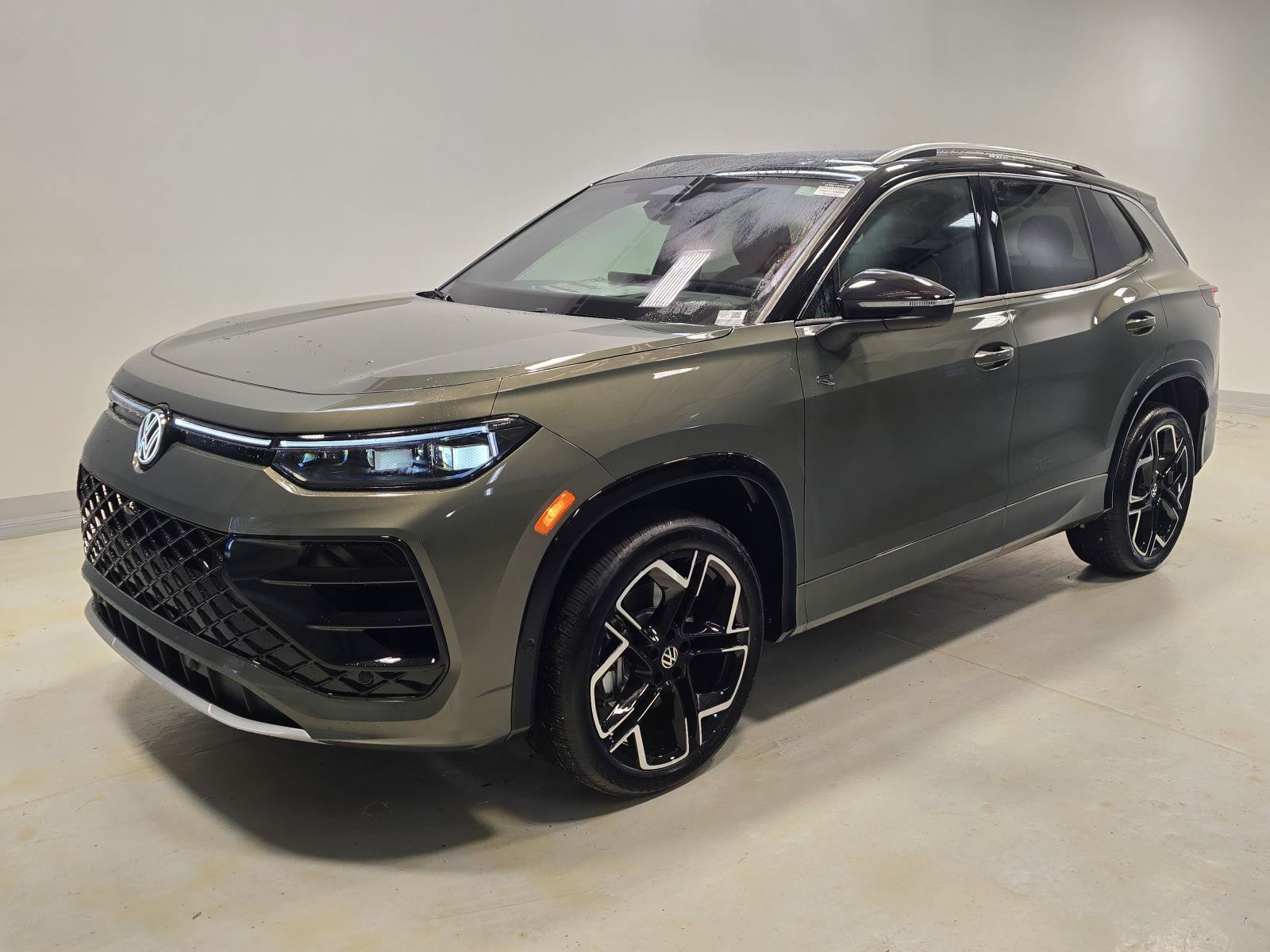 2026 Volkswagen Tiguan SEL R-Line Turbo SUV