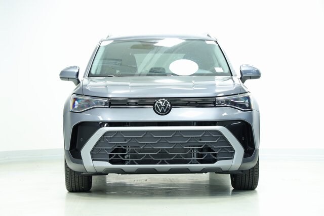 2025 Volkswagen Taos SE photo 2