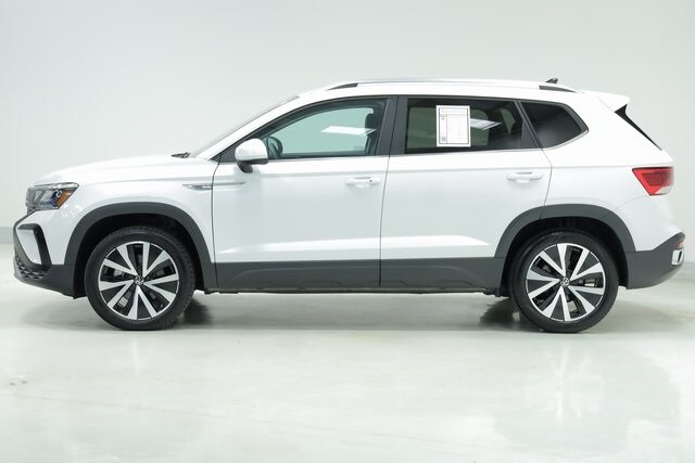 2024 Volkswagen Taos SE photo 4
