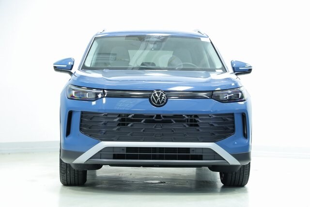 2025 Volkswagen Tiguan SE photo 2