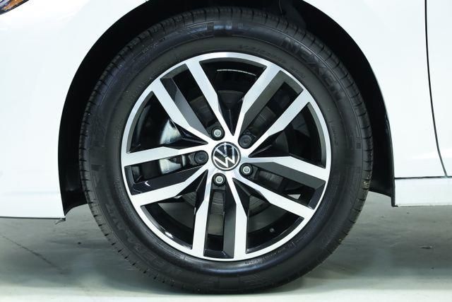 2025 Volkswagen Jetta SE - Photo 8