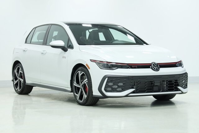 2025 Volkswagen Golf GTI SE photo 3
