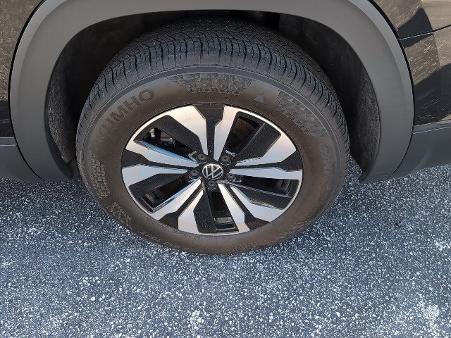 2024 Volkswagen Atlas SE photo 2