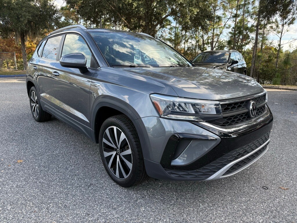 2022 Volkswagen Taos SE photo 3