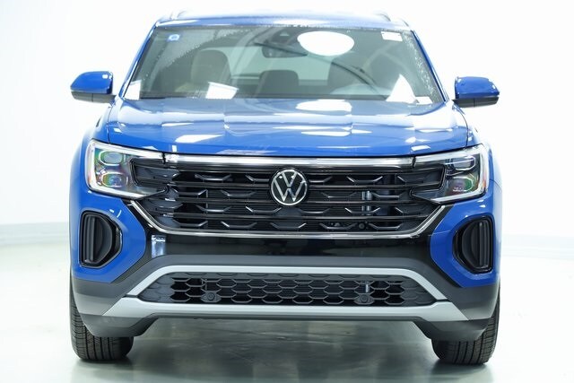 2025 Volkswagen Atlas Cross Sport SE photo 2