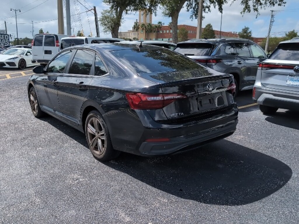 Certified 2022 Volkswagen Jetta 1.5T SE Sedan