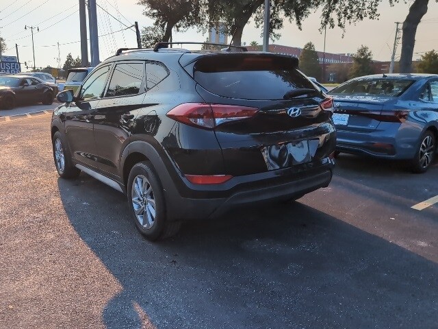 2017 Hyundai Tucson SE photo 2