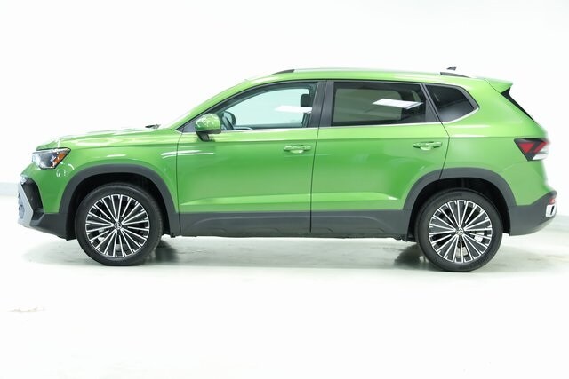 2025 Volkswagen Taos SE photo 4