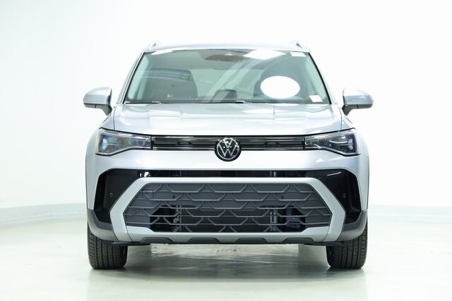2025 Volkswagen Taos SE photo 2