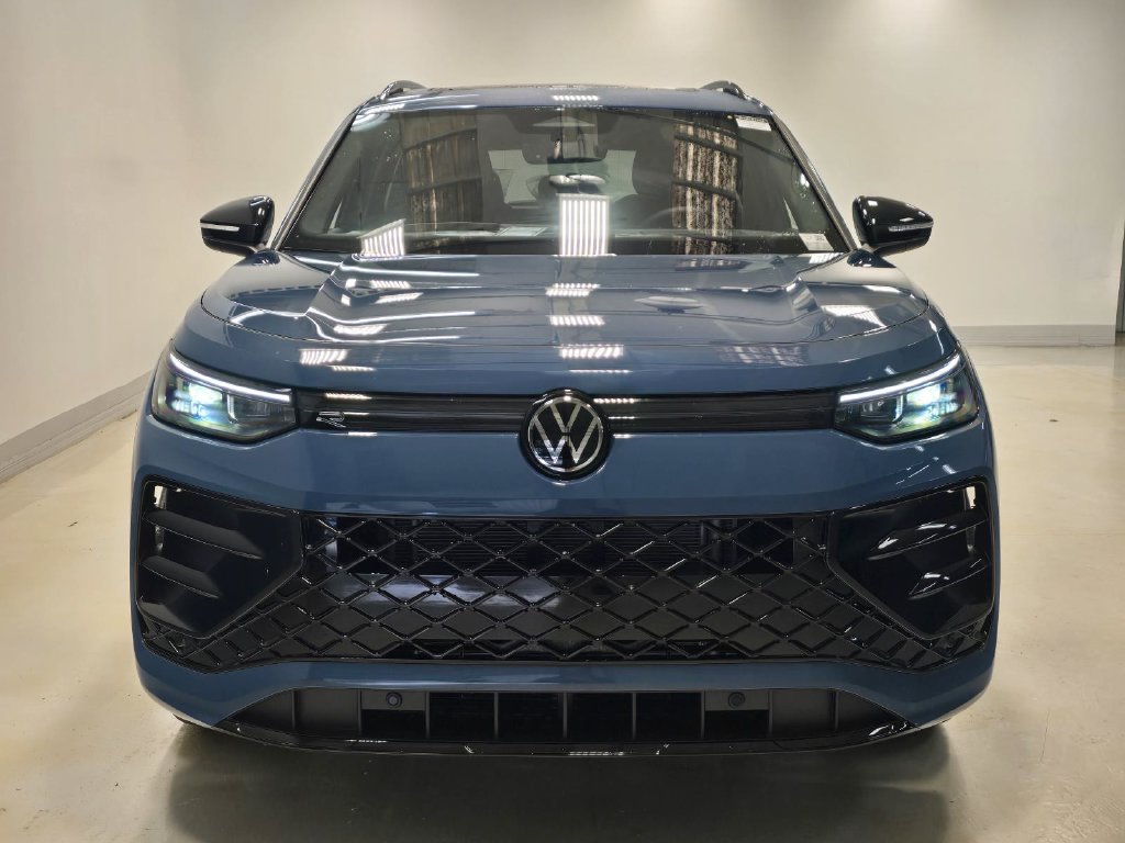 New 2026 Volkswagen Tiguan SE R-Line Black SUV
