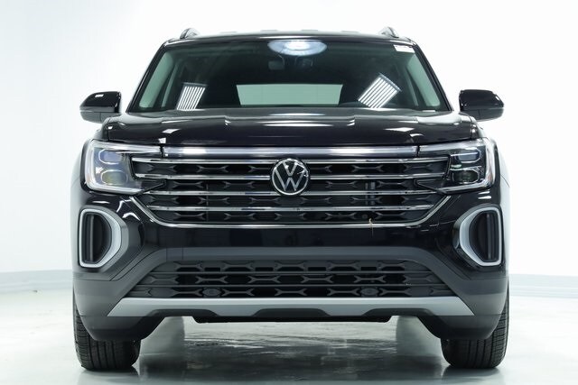 2026 Volkswagen Atlas SE photo 2