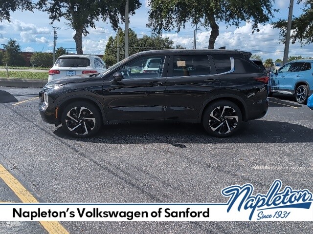 2022 Mitsubishi Outlander SE photo 3