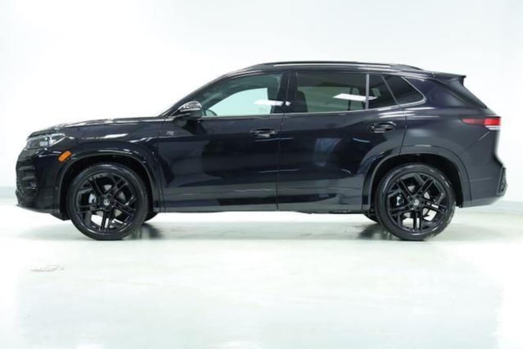 New 2026 Volkswagen Tiguan 2.0T SE R-Line Black SUV