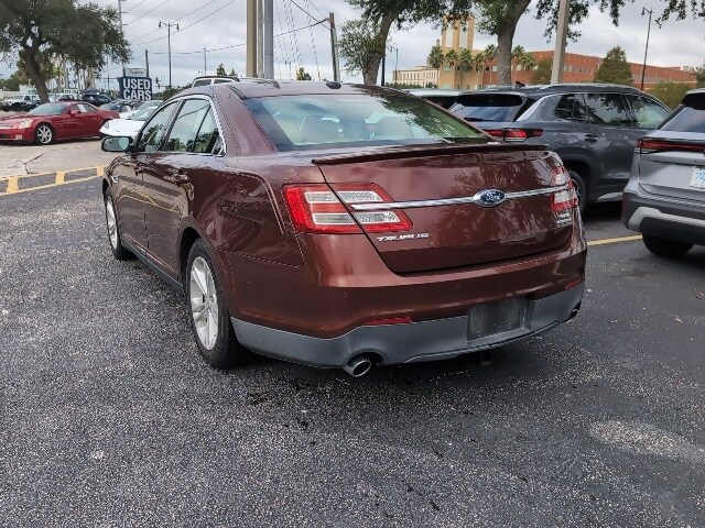 2015 Ford Taurus SEL photo 3