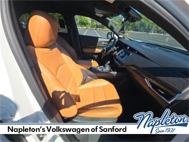 2023 Cadillac XT4 Sport photo 2