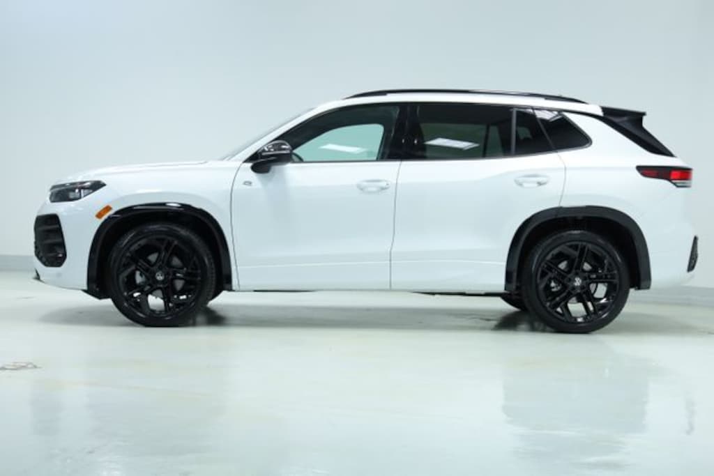 New 2026 Volkswagen Tiguan 2.0T SE R-Line Black SUV