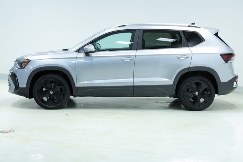 New 2025 Volkswagen Taos 1.5T SE SUV
