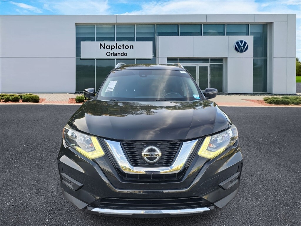 2020 Nissan Rogue SV photo 2