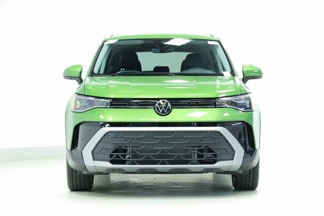 2025 Volkswagen Taos SE photo 2