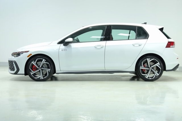 2025 Volkswagen Golf GTI SE photo 4