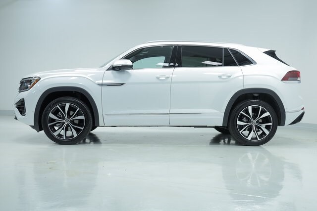 2025 Volkswagen Atlas Cross Sport SEL Premium R-Line photo 2