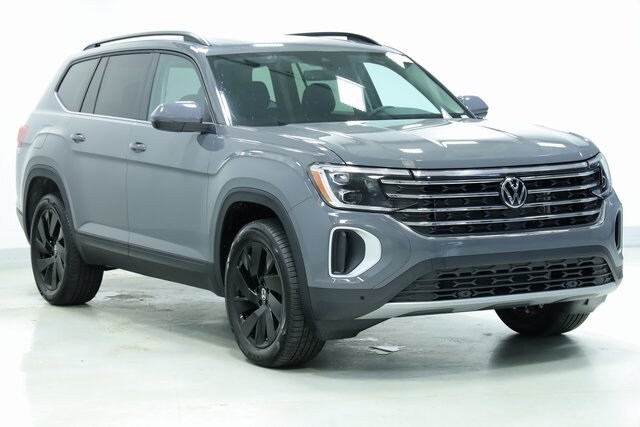 2026 Volkswagen Atlas SE Technology photo 2