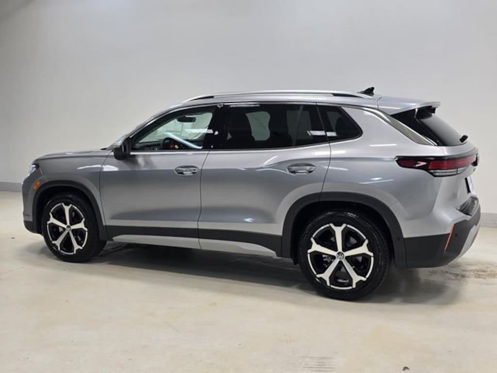 New 2026 Volkswagen Tiguan 2.0T SE SUV