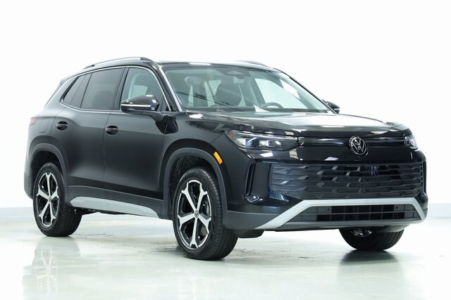 2025 Volkswagen Tiguan SE photo 3