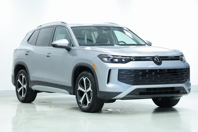 2025 Volkswagen Tiguan SE photo 3