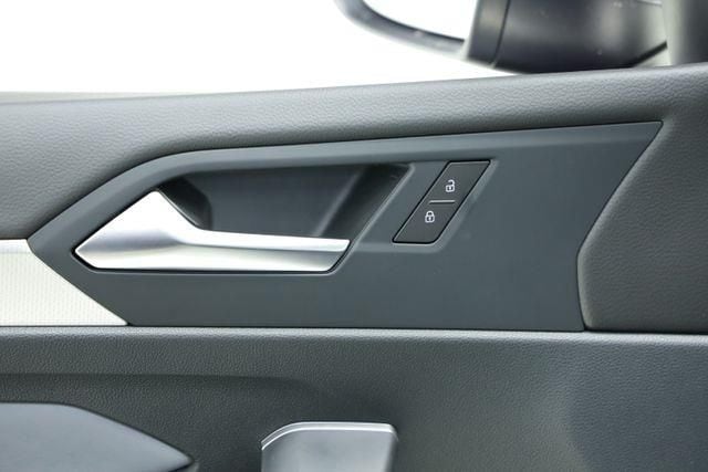 2025 Volkswagen Jetta SE - Photo 31
