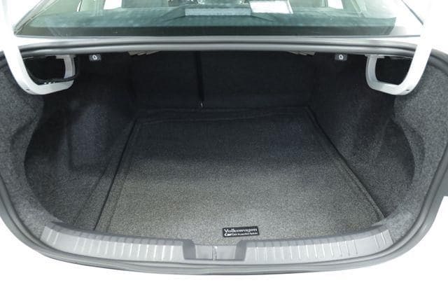 2025 Volkswagen Jetta SE - Photo 35
