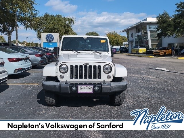 2017 Jeep Wrangler Unlimited Sahara photo 2