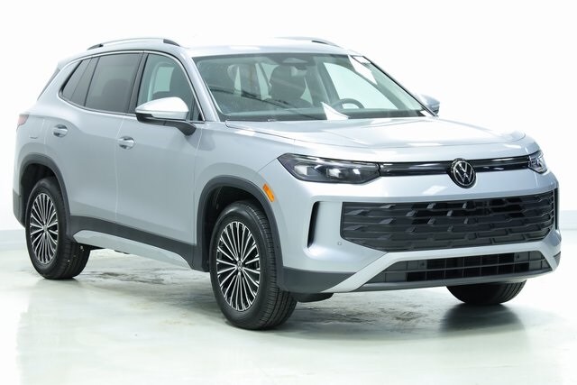 2025 Volkswagen Tiguan S photo 3