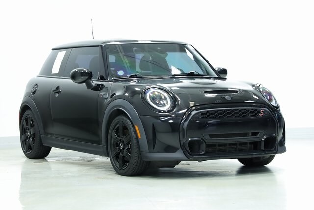 2022 Mini Cooper S Iconic photo 3