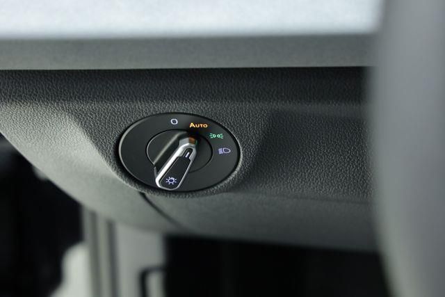 2025 Volkswagen Jetta SE - Photo 28
