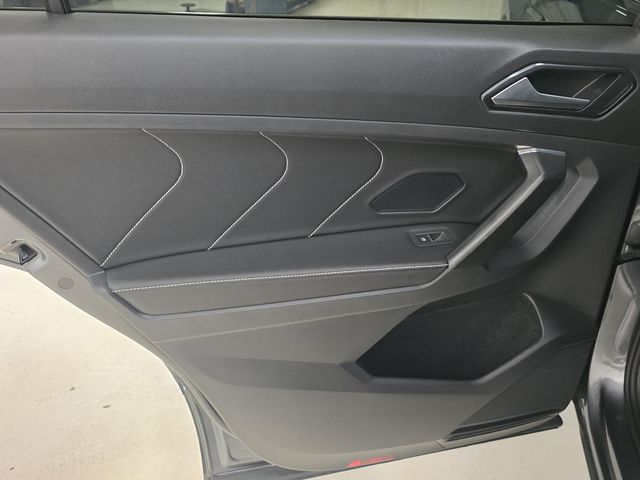 2022 Volkswagen Tiguan SE - Photo 13