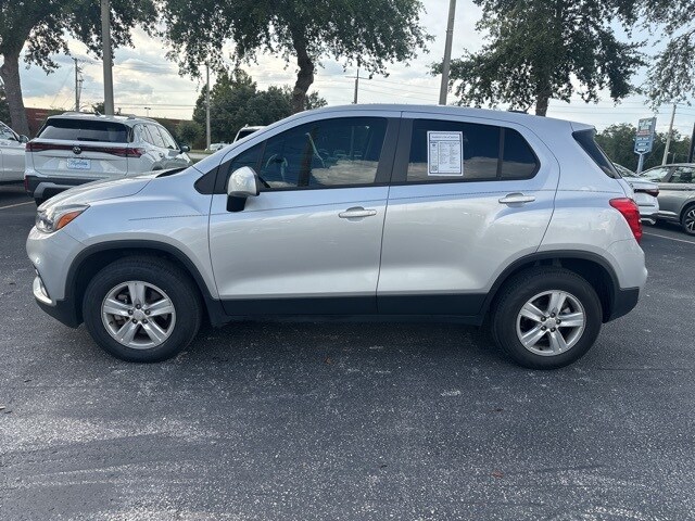 2022 Chevrolet Trax LS photo 3