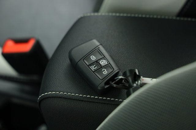 2025 Volkswagen Taos SE - Photo 38