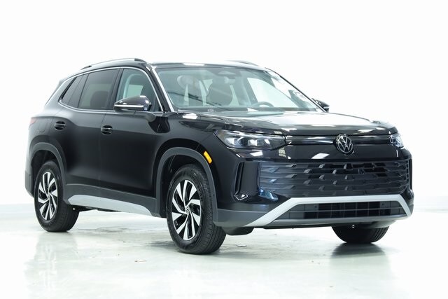 2025 Volkswagen Tiguan S photo 3