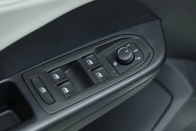 2025 Volkswagen Taos SE - Photo 30