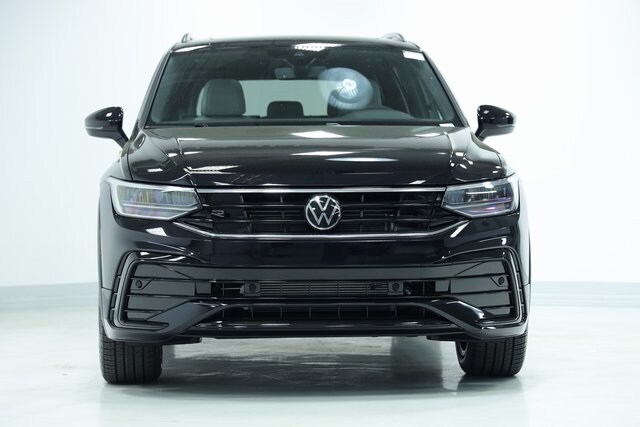 2024 Volkswagen Tiguan SE R-Line Black photo 2