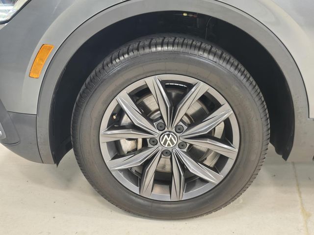 2022 Volkswagen Tiguan SE - Photo 12