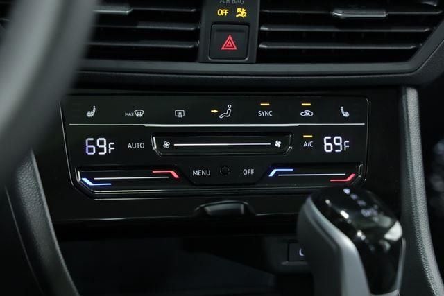 2025 Volkswagen Jetta SE - Photo 19